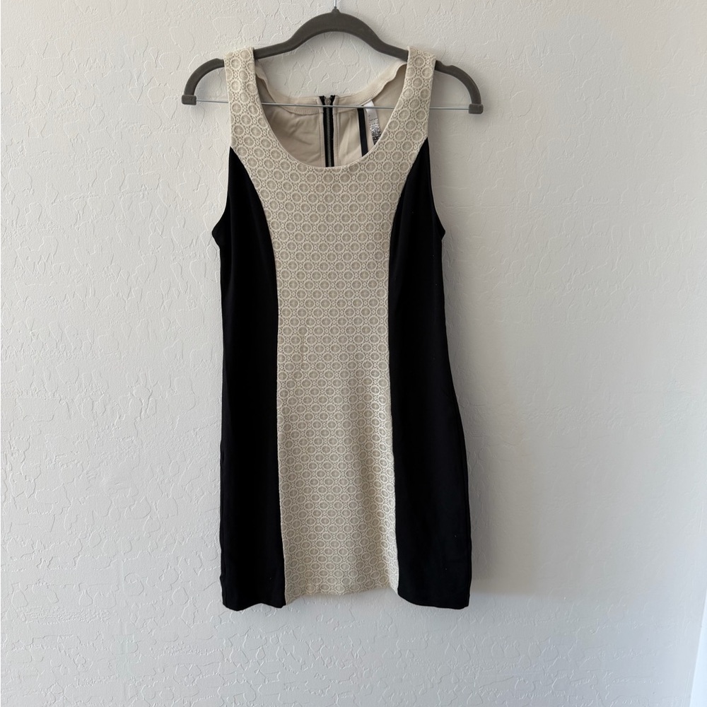 Kenzie Black & Cream Colorblock Dress Small | Excellent Condition